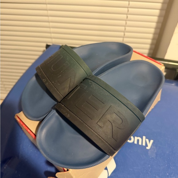 Hunter Slides - Picture 2 of 4